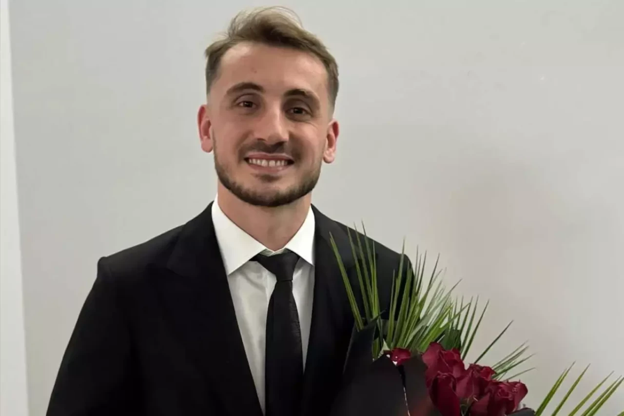 Kerem Aktürkoğlu'nun Evlilik Yolculuğu: Futbolcunun Romantik Jestine Büyük Destek!