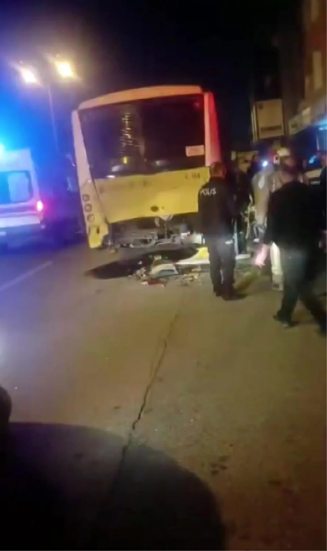 Ataşehir'de Trafik Kazasında 1 Kişi Hayatını Kaybetti, 2 Kişi Yaralı!