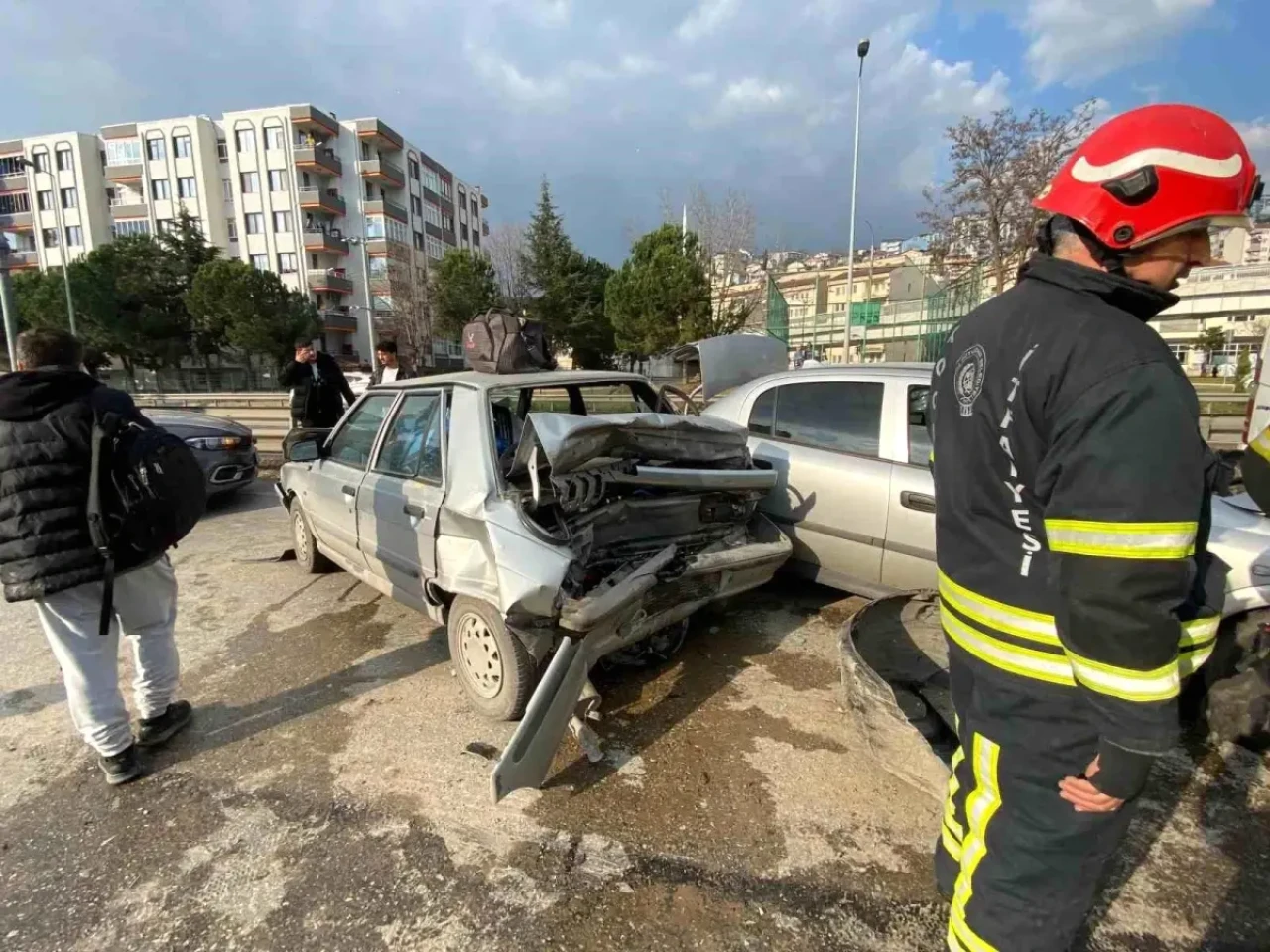 İzmit'te Meydana Gelen Zincirleme Trafik Kazasında 2 Kişi Yaralandı