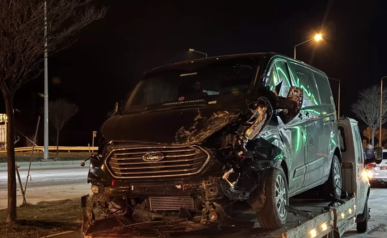 Afyonkarahisar'da Meydana Gelen Trafik Kazasında 6 Kişi Yaralandı!