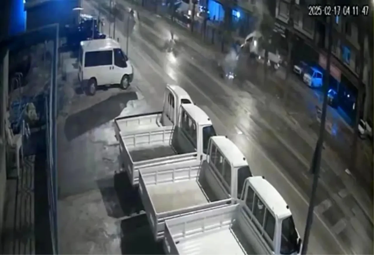 Antalya'nın Kaş ilçesinde Tur Minibüsü Kaza Yaptı!