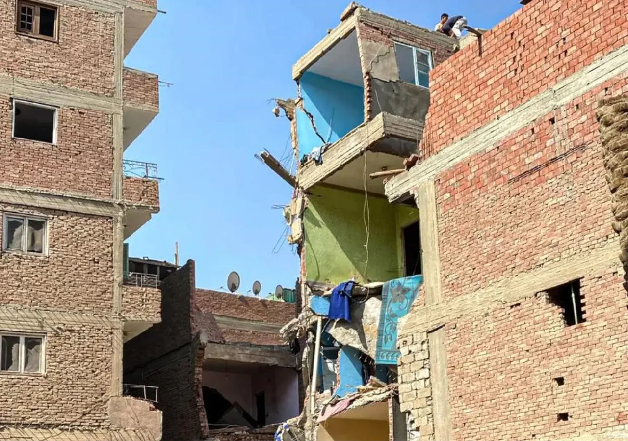 Giza'da Meydana Gelen Bina Çökmesinde 10 Kişi Hayatını Kaybetti!