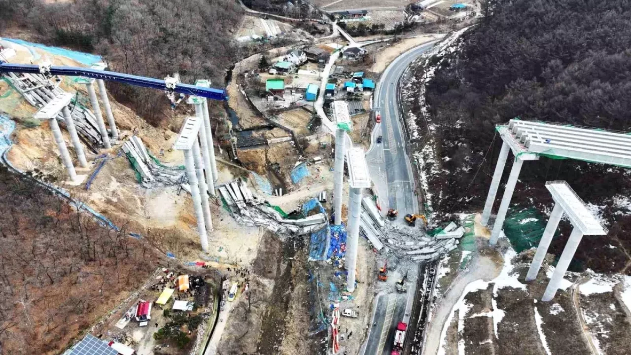 Güney Kore'de Meydana Gelen Köprü Çökmesinde 4 Kişi Hayatını Kaybetti