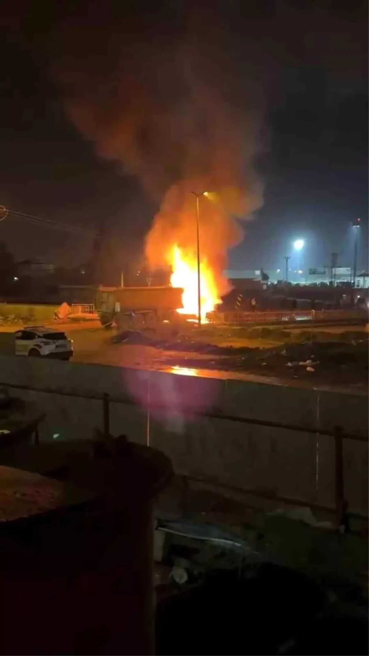 Hatay'da Seyir Halindeyken Patlayan Hafriyat Kamyonu Paniğe Neden Oldu