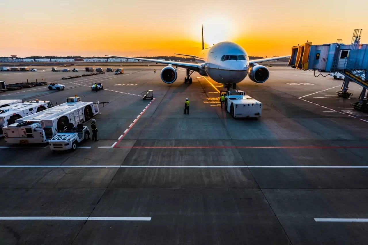 Houston'dan New York'a Yolcu Taşıyan Uçakta Motor Alev Aldı!