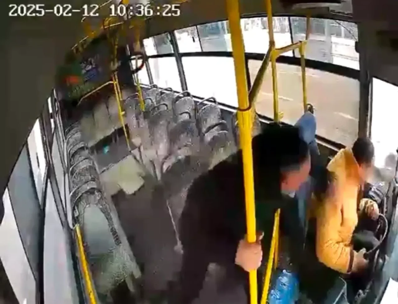 Kocaeli'de Otobüs Faciası: Sürücü Aniden Bayıldı, Yolcular Panik Oldu