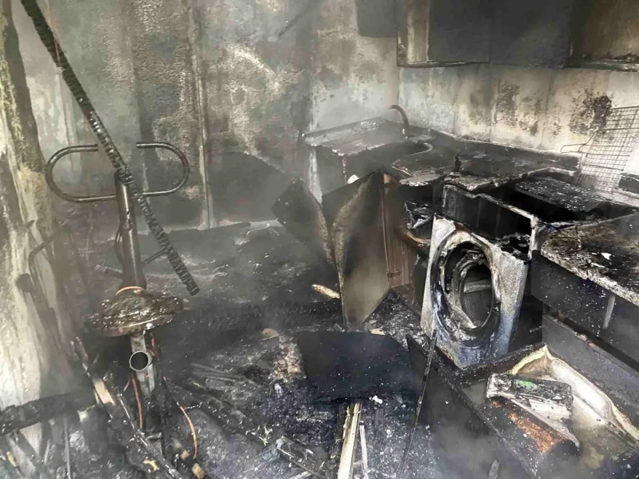 Kocaeli'de Prefabrik Evde Çıkan Yangın Paniğe Neden Oldu!