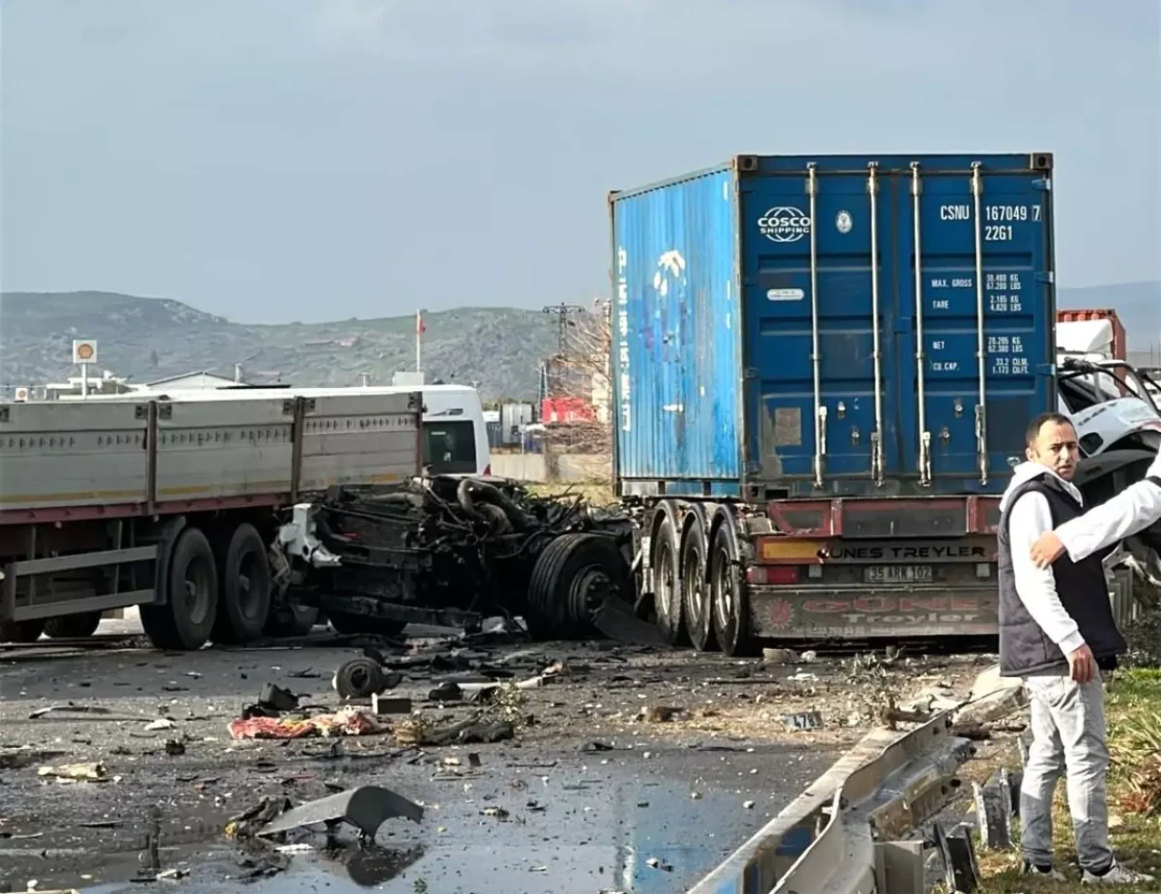 İzmir Menemen'de Tır Kaza Yaptı: Bir Ölü, Bir Yaralı!