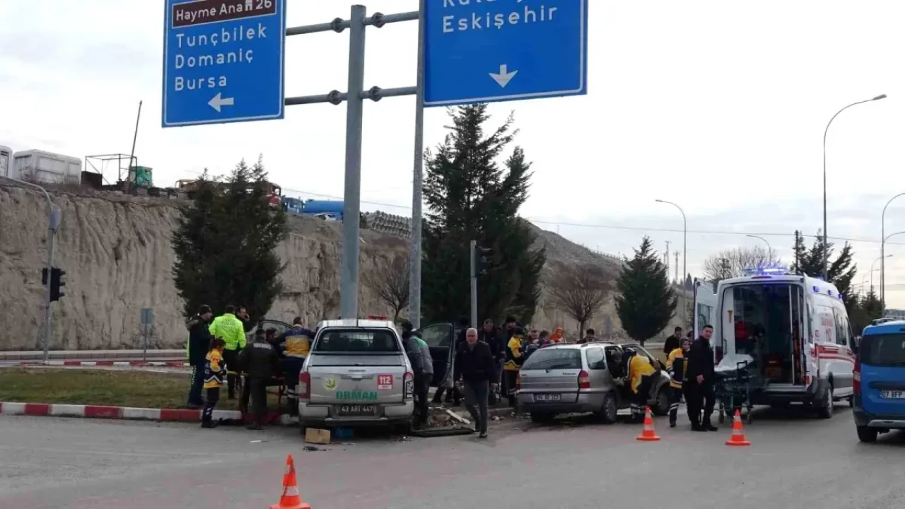 Tavşanlı'da Meydana Gelen Trafik Kazası: 4 Kişi Yaralandı!