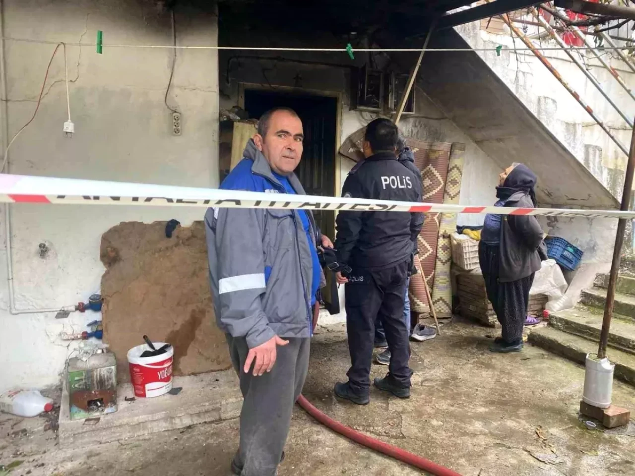 Serik'te Yangın: Felçli Kadın Sevim Özdemir Alevlerin Arasında Öldü!