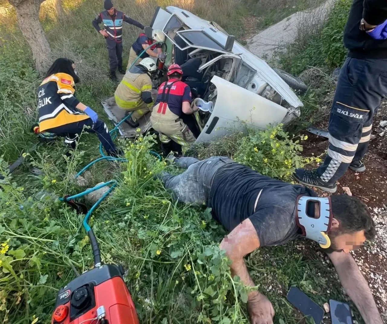 İzmir Çeşme'de Felaket Kaza: İki Kişi Ağır Yaralandı!
