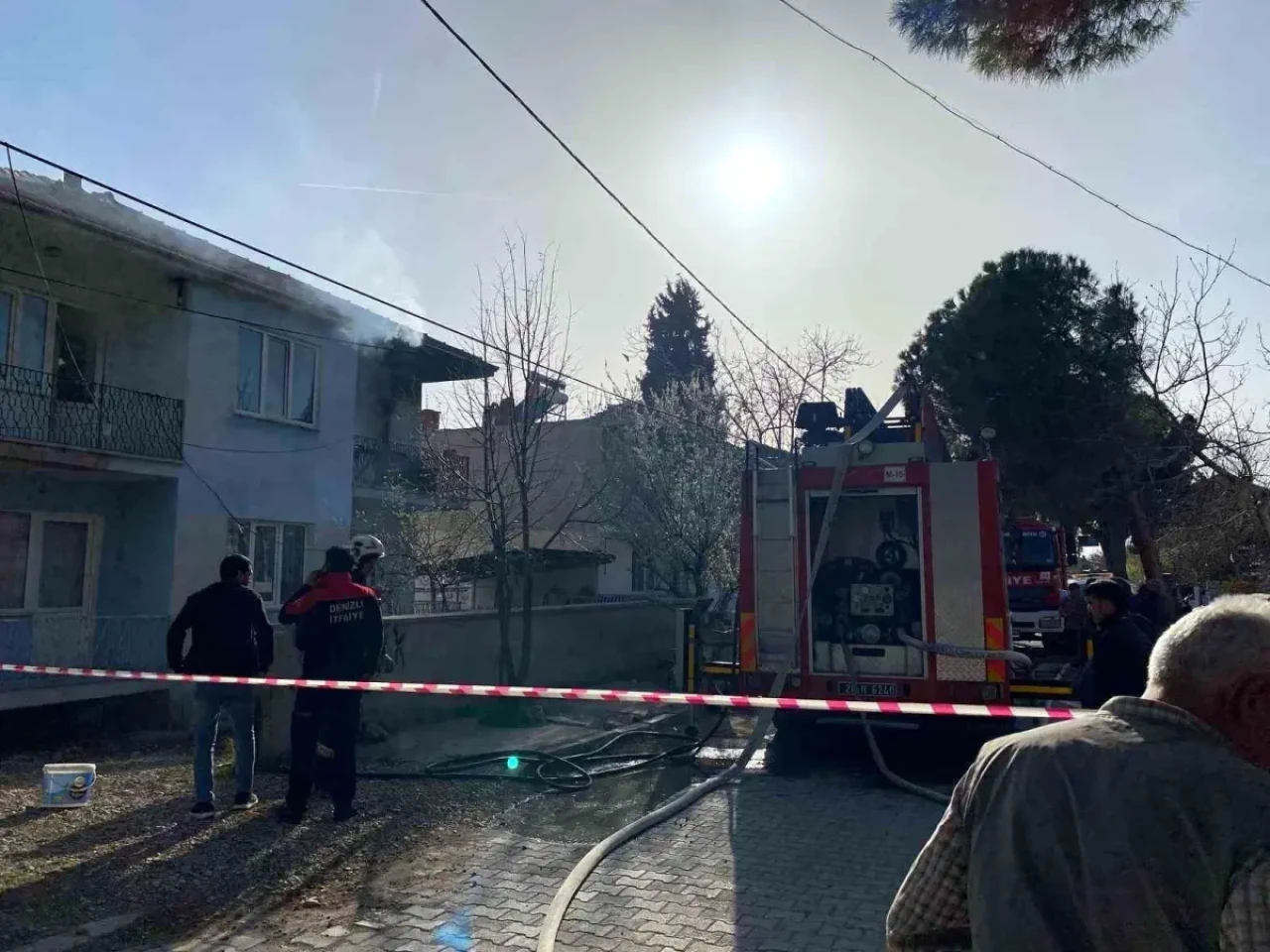 Denizli'nin Çardak İlçesinde Bir Ev Alev Alev Yandı!