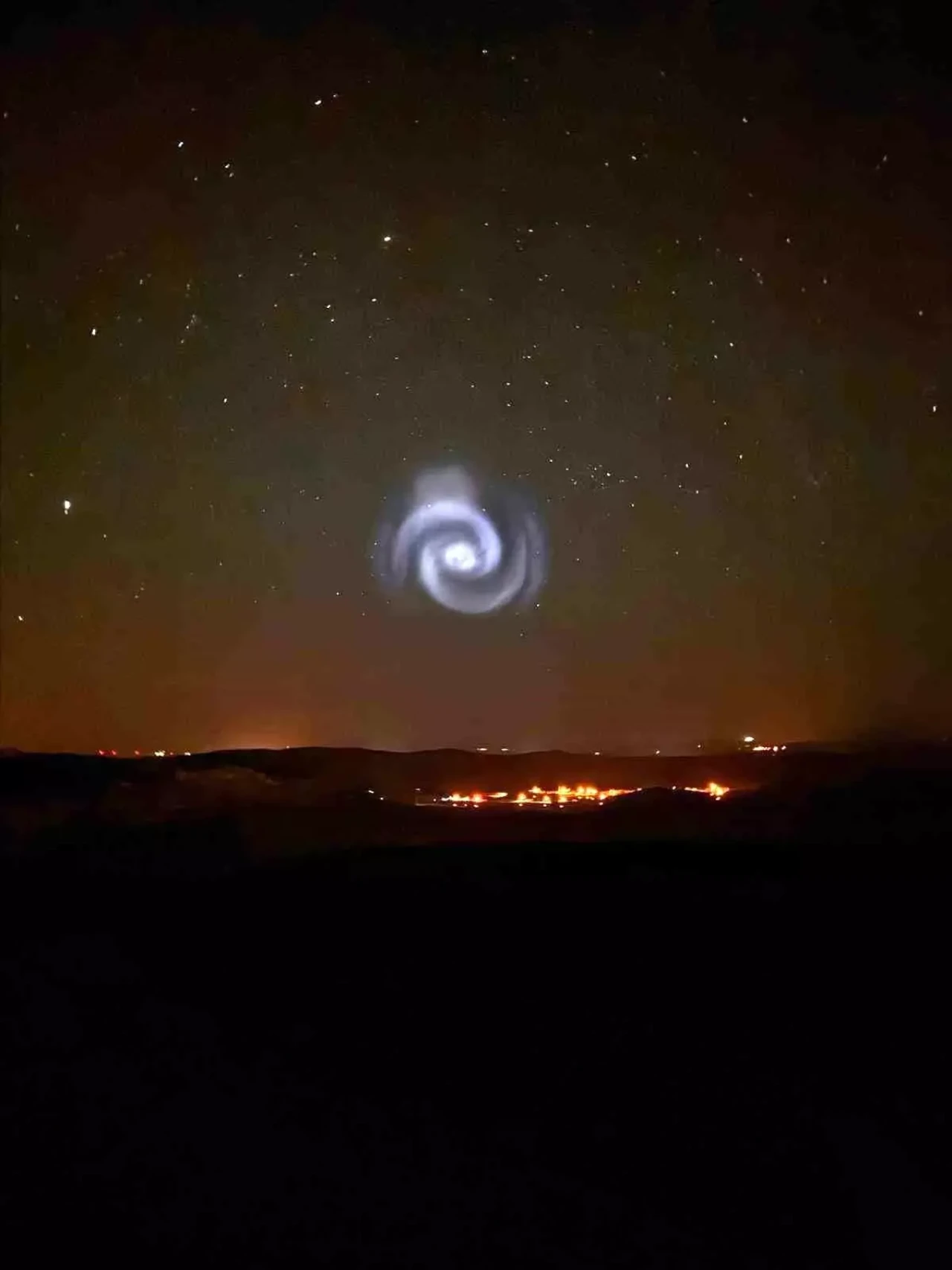 Elazığ'da Gökyüzünde Farklı Bir Görüntü: Spiral Şeklindeki Cisim!