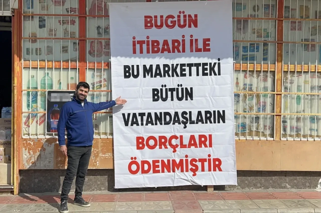 Markete asılan pankartı gören vatandaşlar gözyaşlarını tutamadı