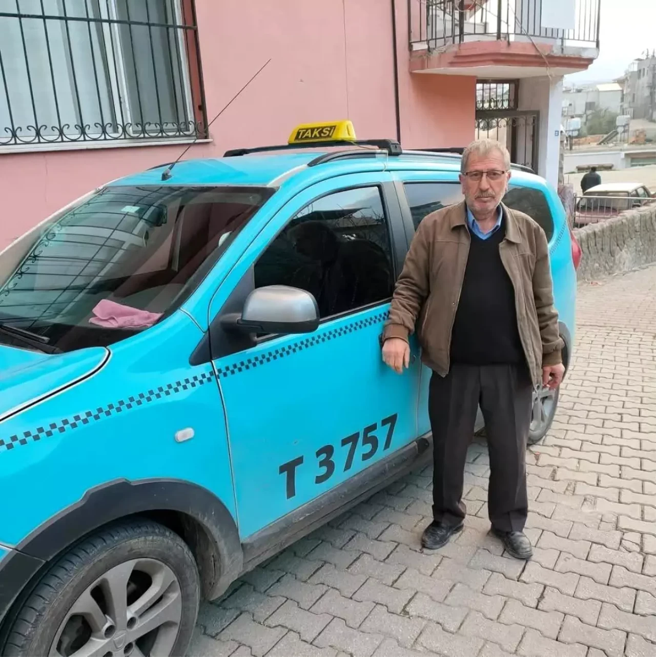 Hatay'da Taksi Sulama Kanalına Devrildi: Sürücü Hayatını Kaybetti
