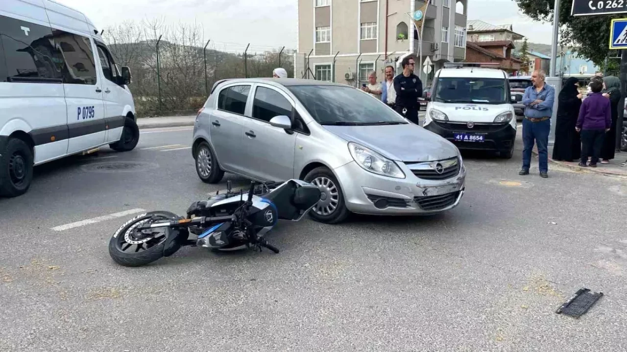Kocaeli İzmit'te Motosiklet Kazası: Bir Kişi Yaralı!