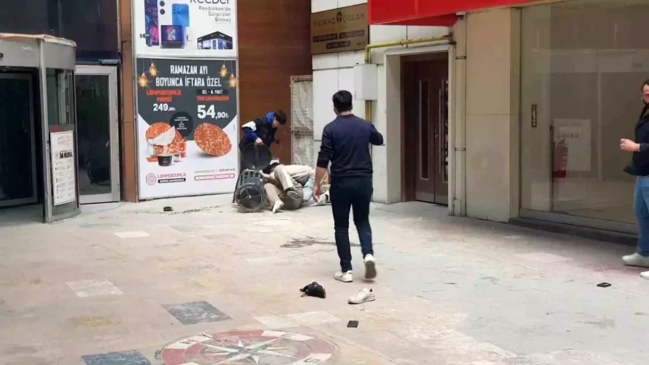 Karabük'te Bir Alışveriş Merkezinde Çıkan Silahlı Olay!