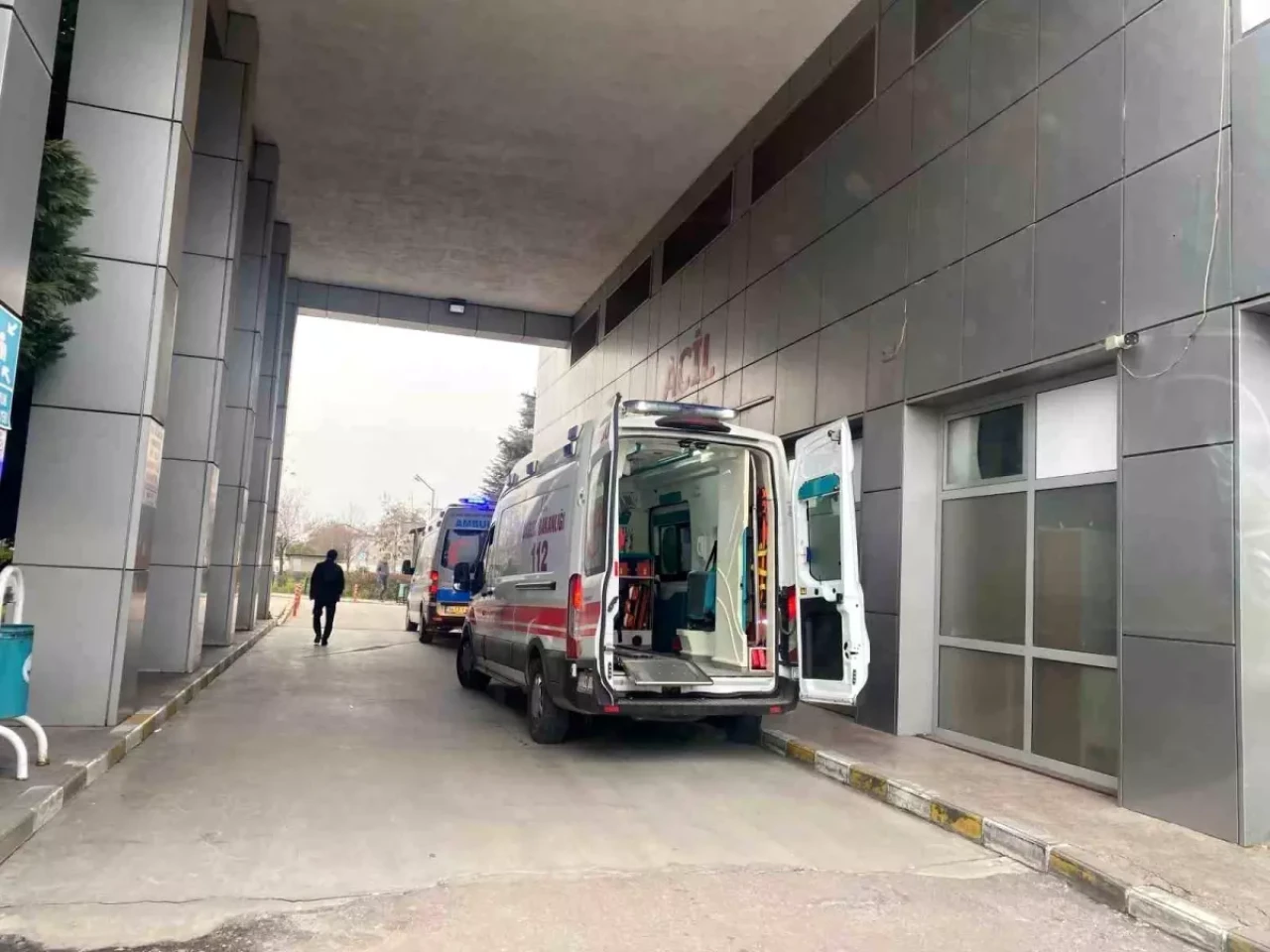 Kocaeli'nin Derince İlçesinde Sürücü Aracıyla Sıkıştı!