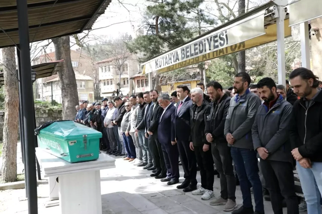 Kütahya'da 15 yaşındaki genç lise öğrencisi trajik bir şekilde yaşamını yitirdi.