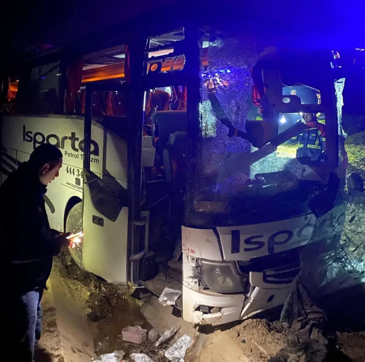Kuyucak'ta Feci Kaza: Umut Ergül Öldü , 32 Yaralı Var!