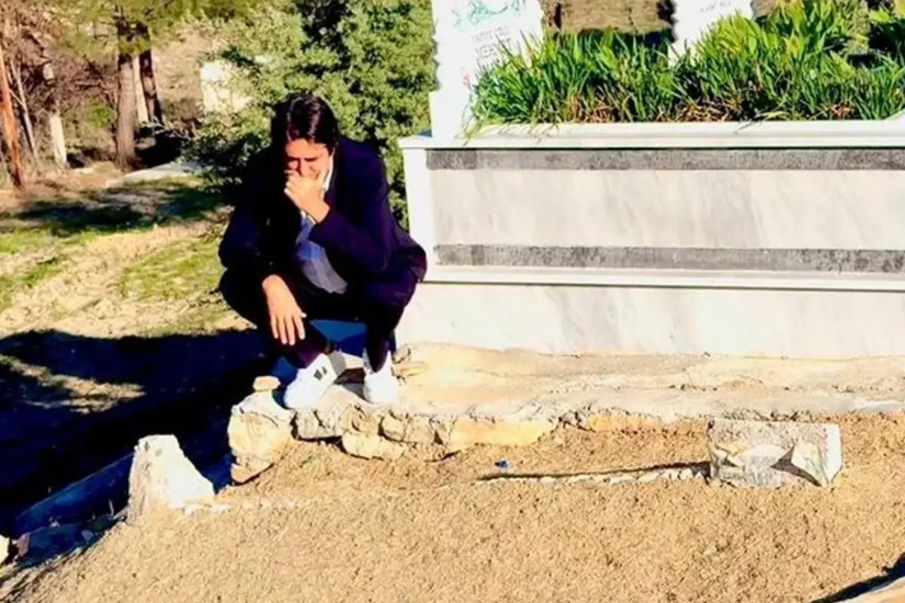 Mahsun Kırmızıgül kimin mezarı başında hüngür hüngür ağladı