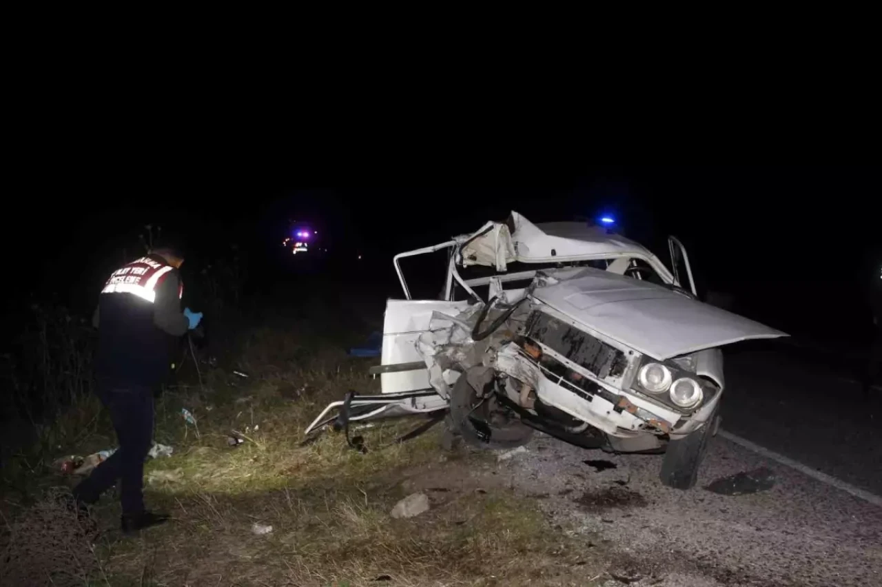Manisa'da Feci Kaza: Menekşe Ertuğrul Öldü, 3 Kişi Yaralandı!