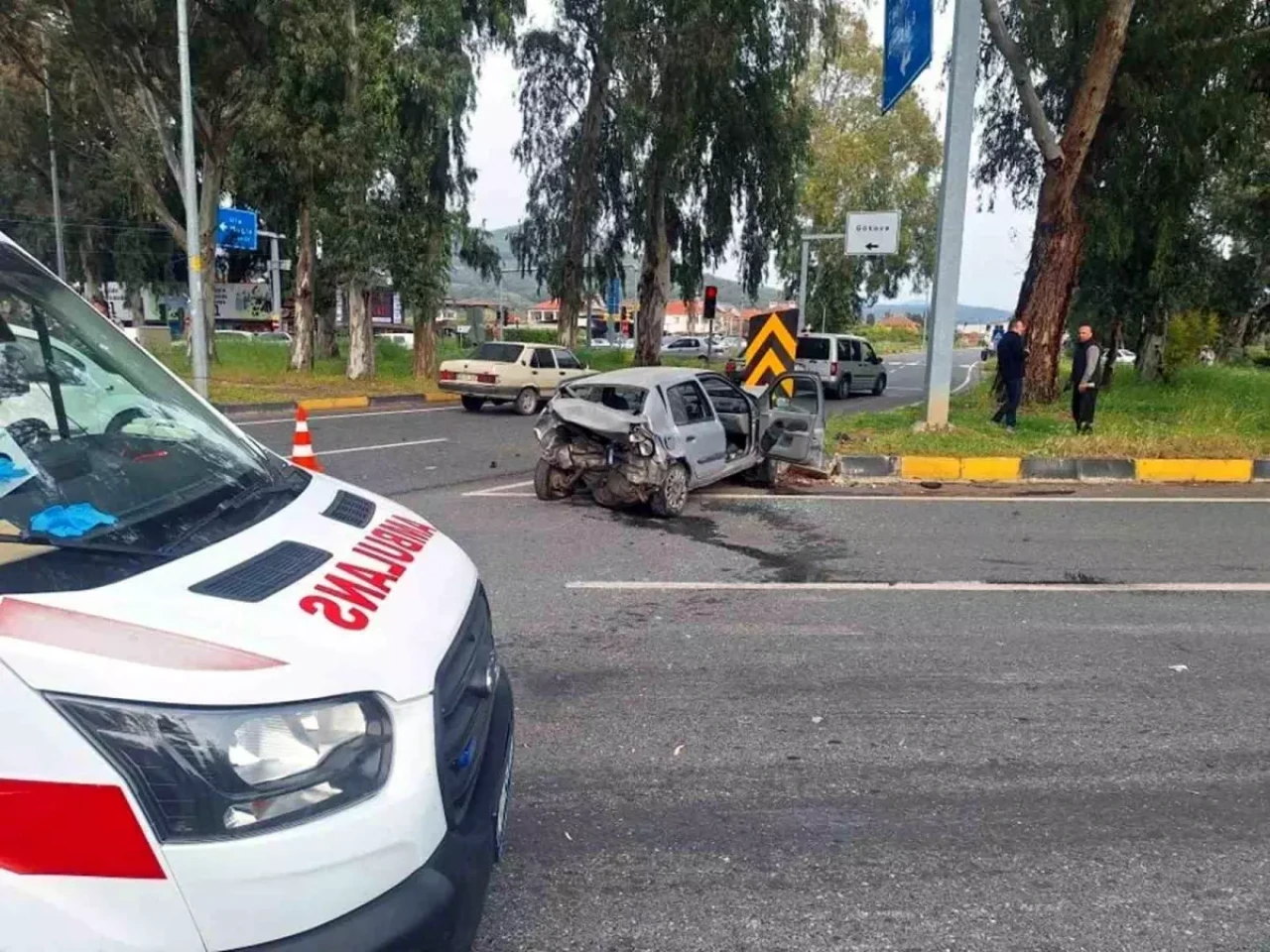 Muğla-Antalya Karayolunda Meydana Gelen Zincirleme Trafik Kazasında 6 Kişi Yaralandı.