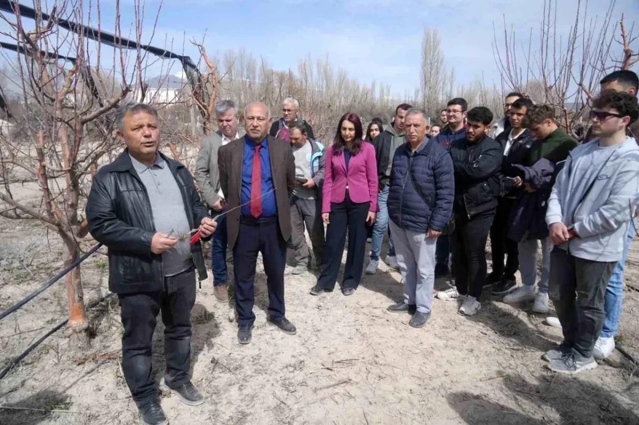 Niğde'de Çiftçilere Aşılama Eğitimi Gerçekleştirildi