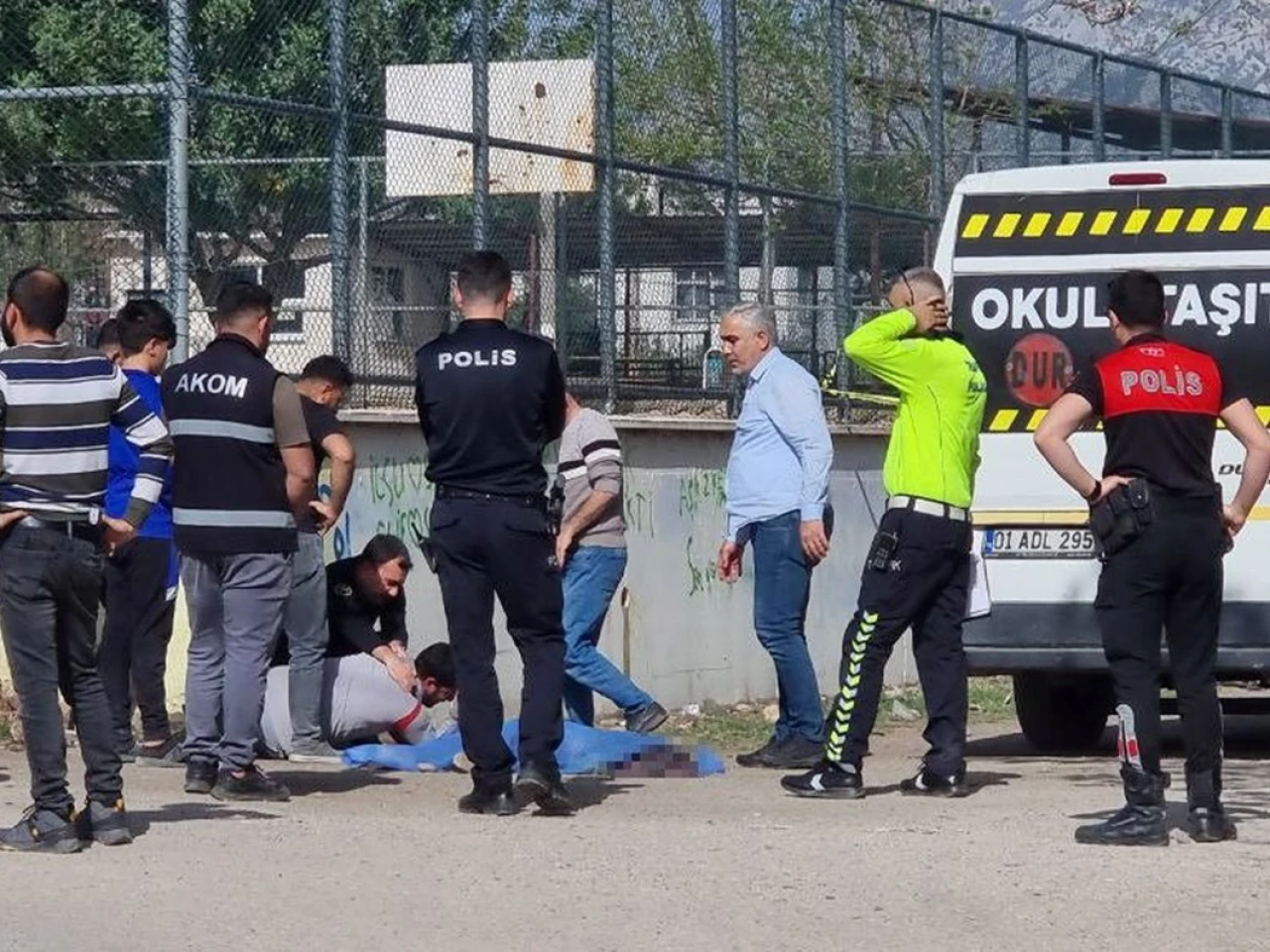 Arkadaşını Okul Servisinin Önüne İten Çocuğun Şakası Ölümle Sonuçlandı