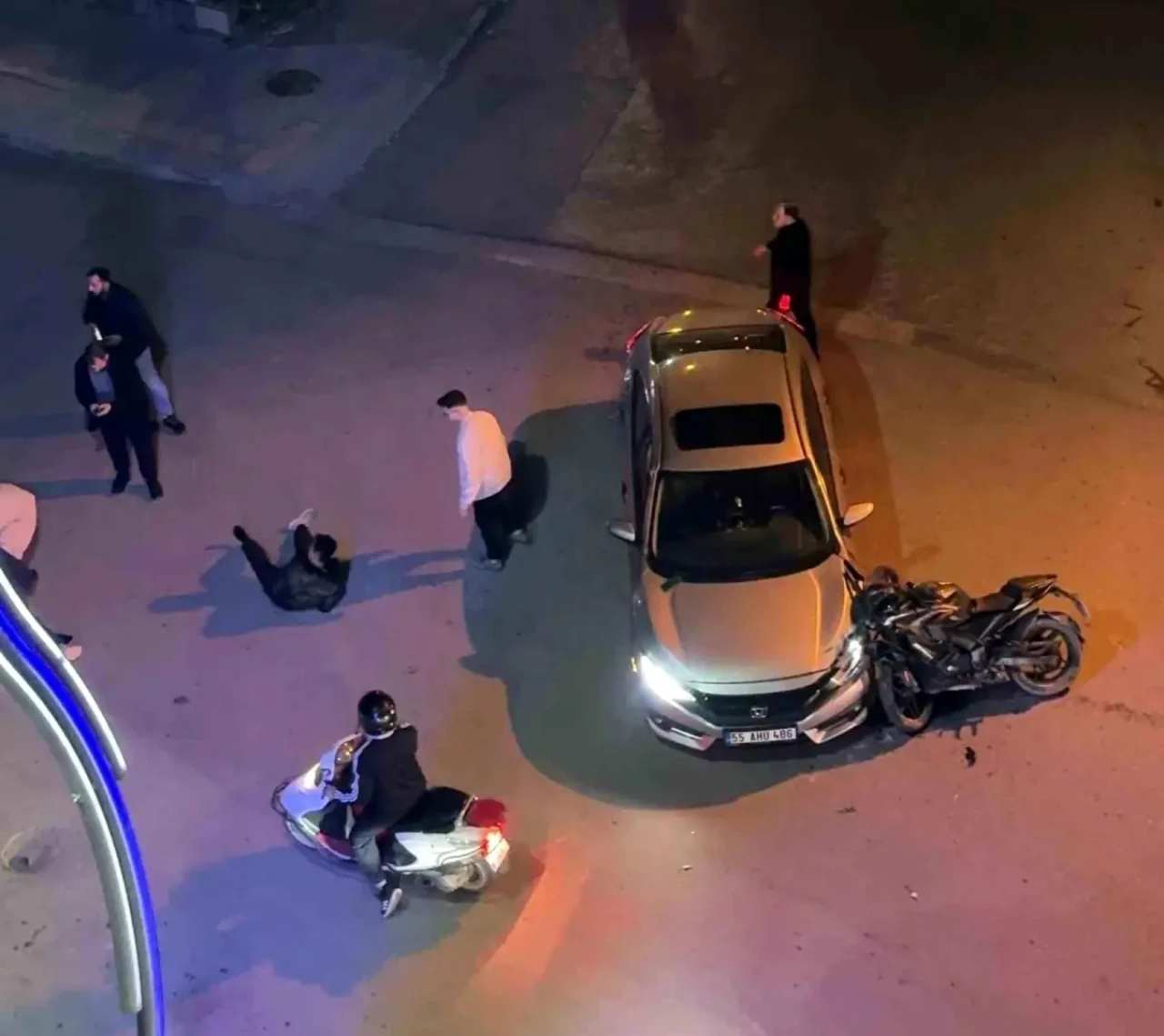 Sakarya'da meydana gelen motosiklet kazasında 2 kişi yaralandı.