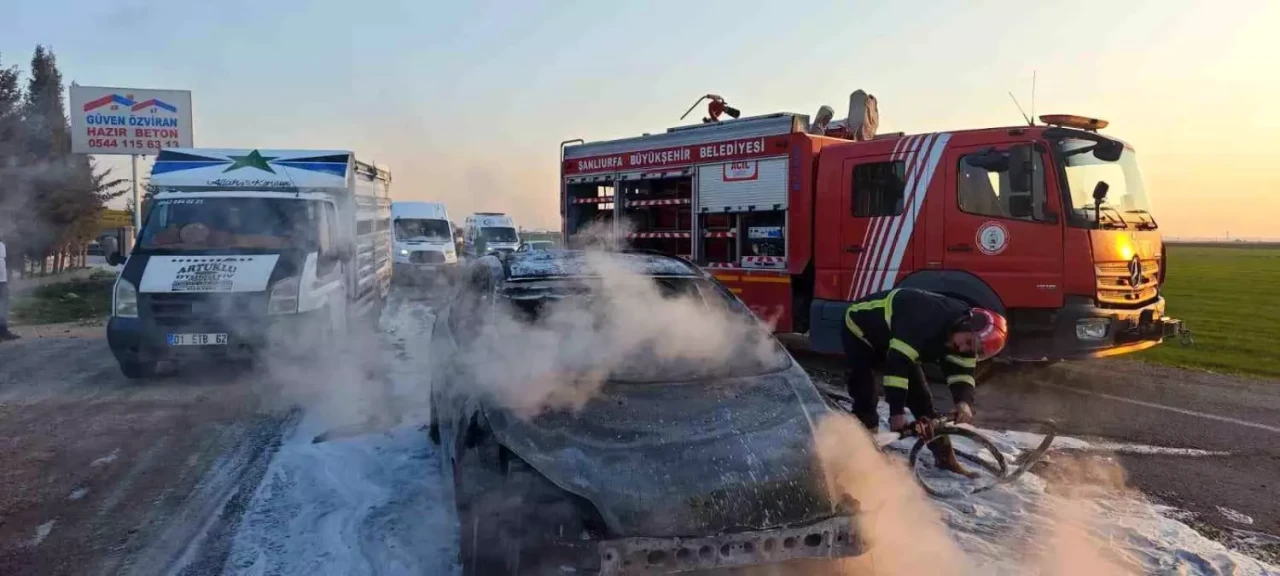 Şanlıurfa'da Bir Otomobil Aniden Alev Aldı