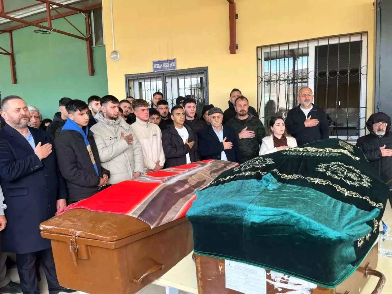 Çiğli'de Rüzgar Faciası: Baba Muharrem Barışık ve Oğlu Eren Barışık Öldü!