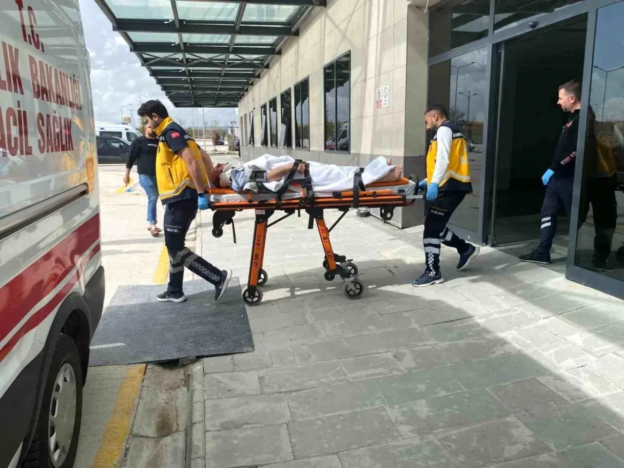 Konya Kulu'da Çatı Ustası Düşerek Yaralandı