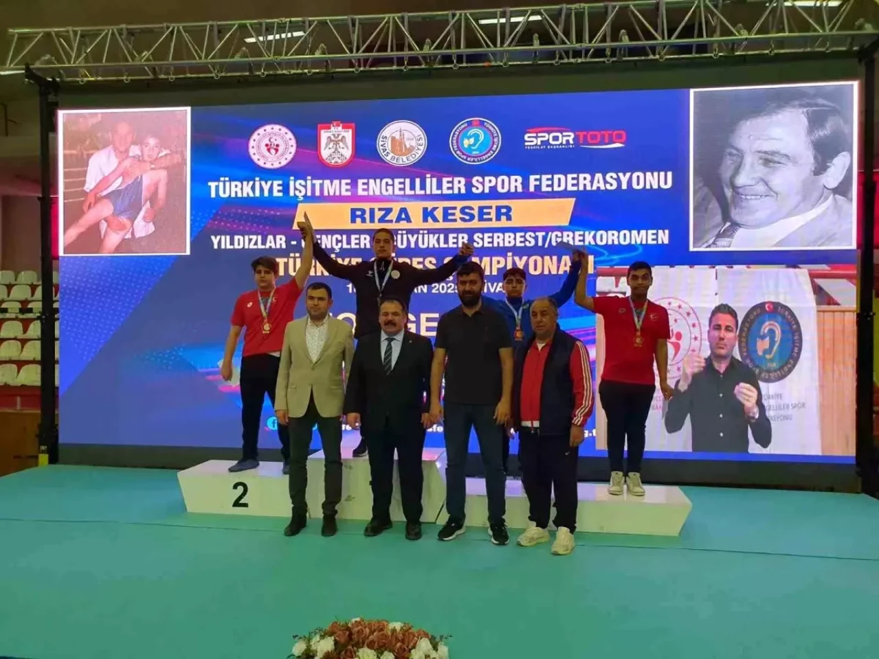 Denizlili Genç güreşçi Osman Şimşek, Altın Madalya Kazandı.