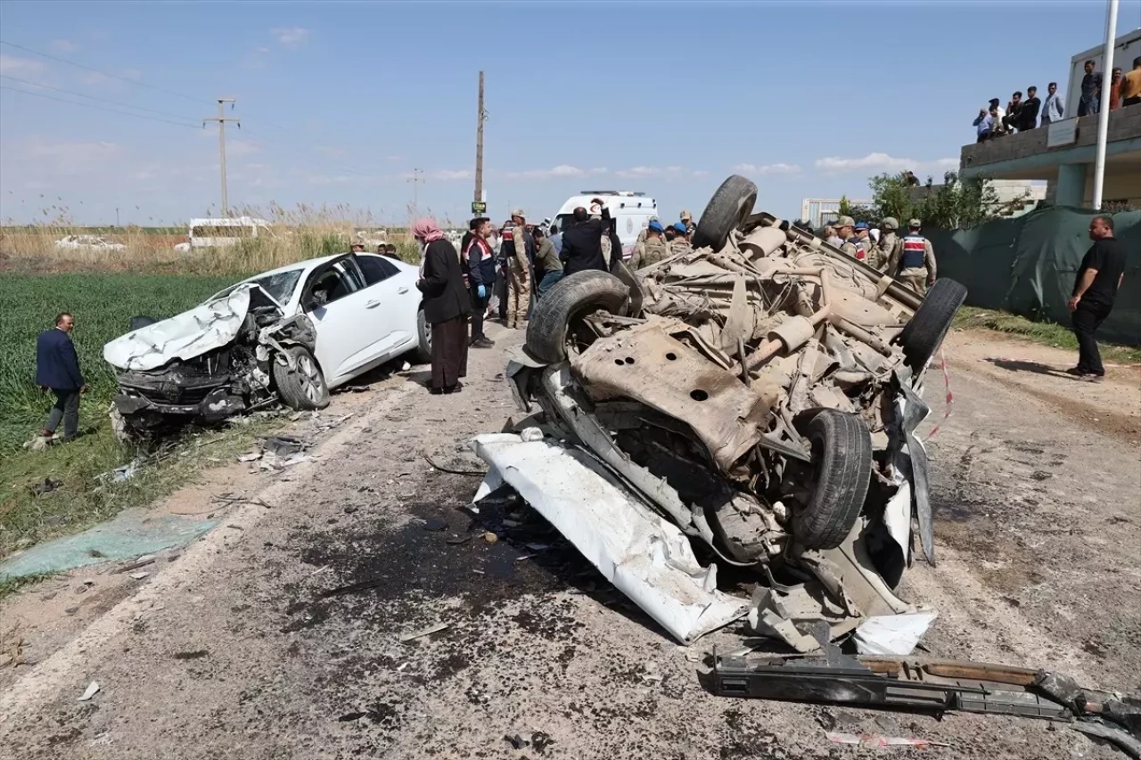 Şanlıurfa'da Trafik Kazasında 3 Kişi Hayatını Kaybetti, 2 Kişi Yaralandı