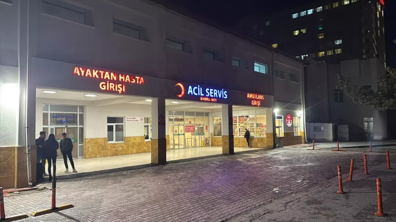 Sivas'ta 53 öğrenci gıda zehirlenmesi şüphesiyle hastaneye başvurdu