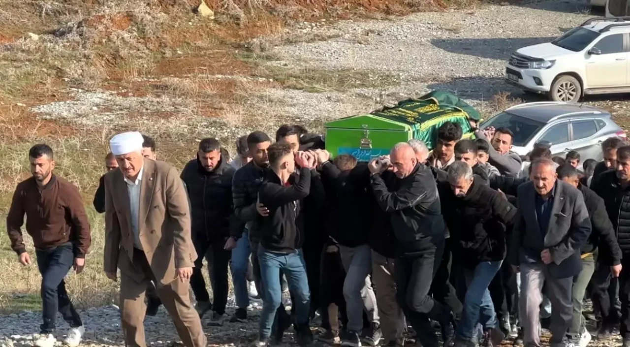 Yüksekova'da Trafik Kazası: Arda Kameri Hayatını Kaybetti!