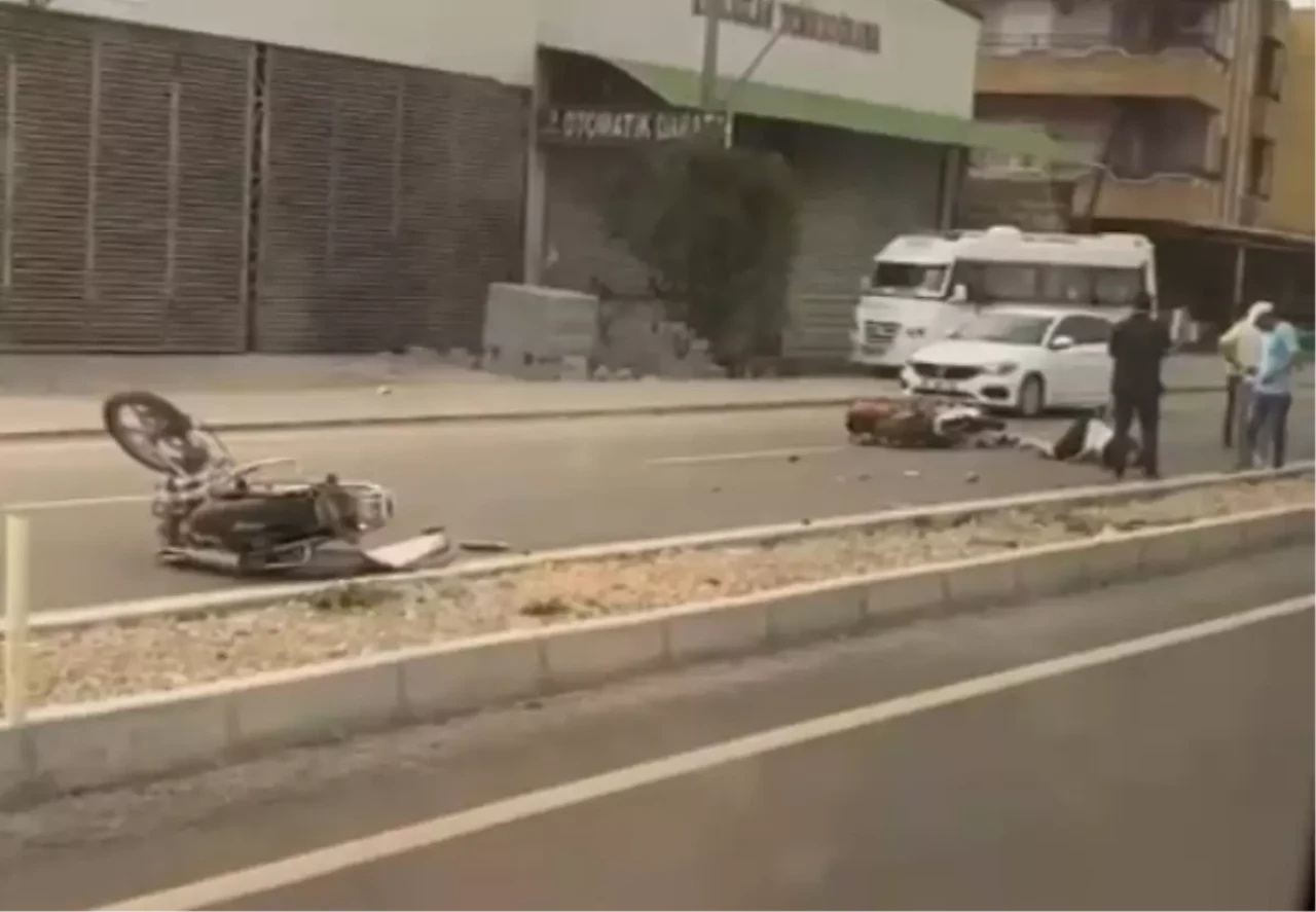 Adana'da Motosiklet İle Trafik Kazası: Hacı Ayazgök Öldü, 2 Yaralı!