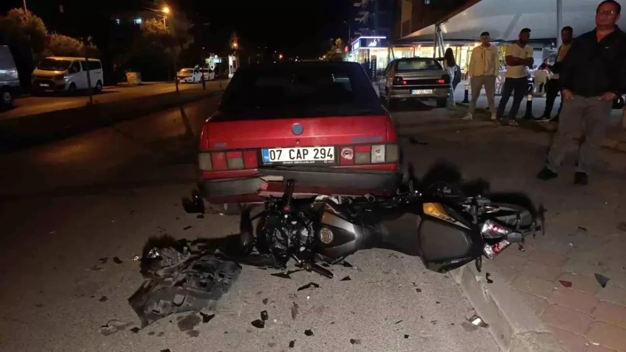 Antalya Manavgat'ta Motosiklet ile Ticari Araç Çarpıştı!