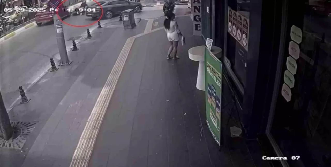 Antalya Manavgat'ta Motosiklete Çarpan Sürücü Olay Yerinden Kaçtı!