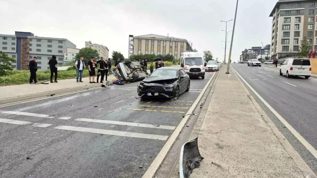 Beylikdüzü'nde Meydana Gelen Trafik Kazasında 4 Kişi Yaralandı!