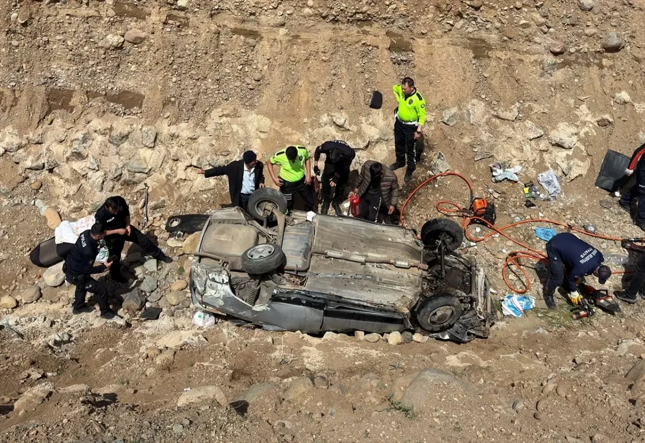 Bingöl'de Trafik Kazasında Otomobil Devrildi, Yaralı Sayısı 7 Oldu