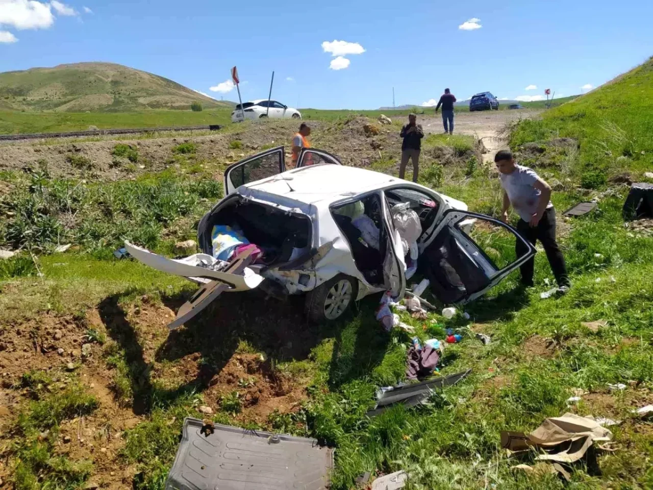 Bingöl'de Korkunç Trafik Kazası: Anıl Edis Öldü, İki Kişi Yaralandı!