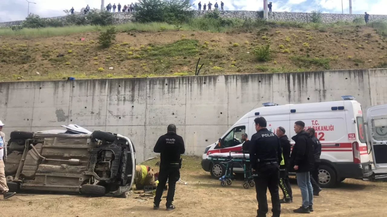 Düzce'de Otoparka Düşen Araç Kazasında 2 Kişi Yaralandı!
