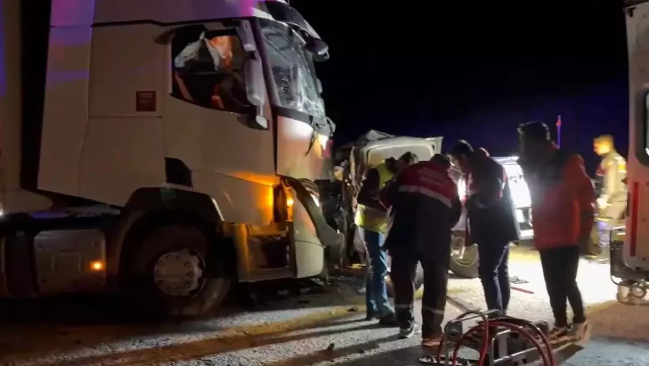 Sivas'ta Meydana Gelen Tır ve Pikap Kazasında 1 Kişi Hayatını Kaybetti