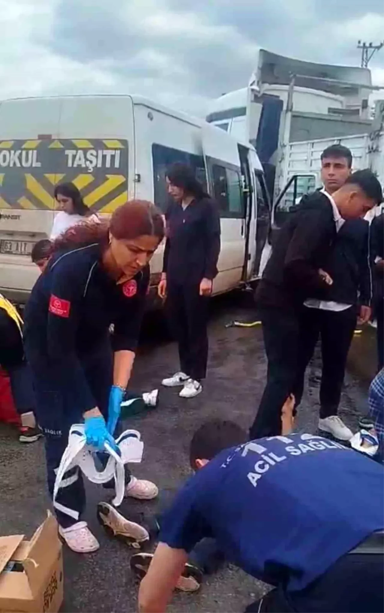 Siverek'te Öğrenci Servisi Kaza Yaptı, Yaralılar Var!