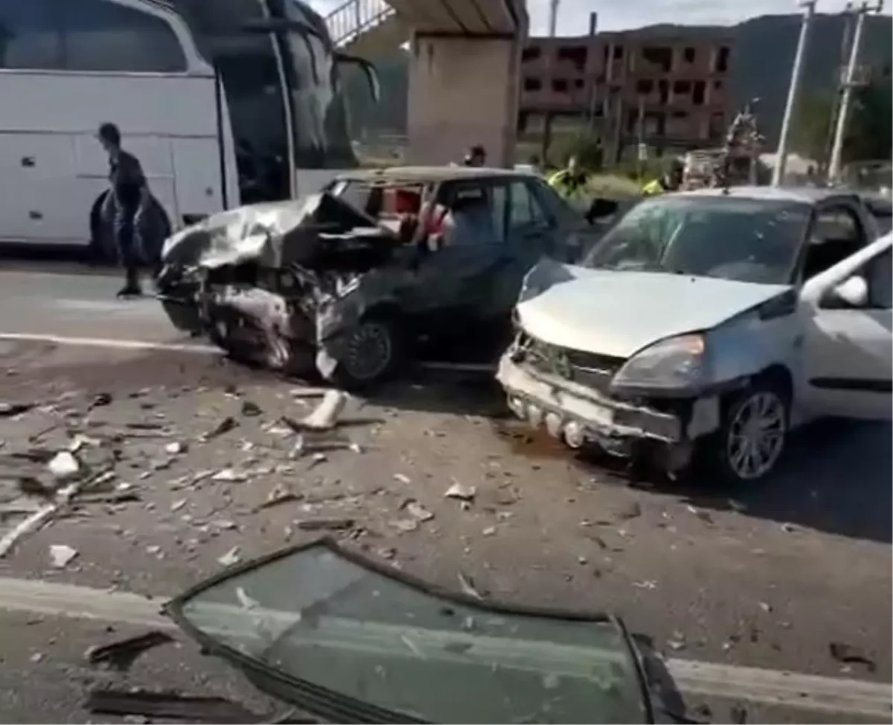 Yalova-İzmit yolunda meydana gelen zincirleme kaza!
