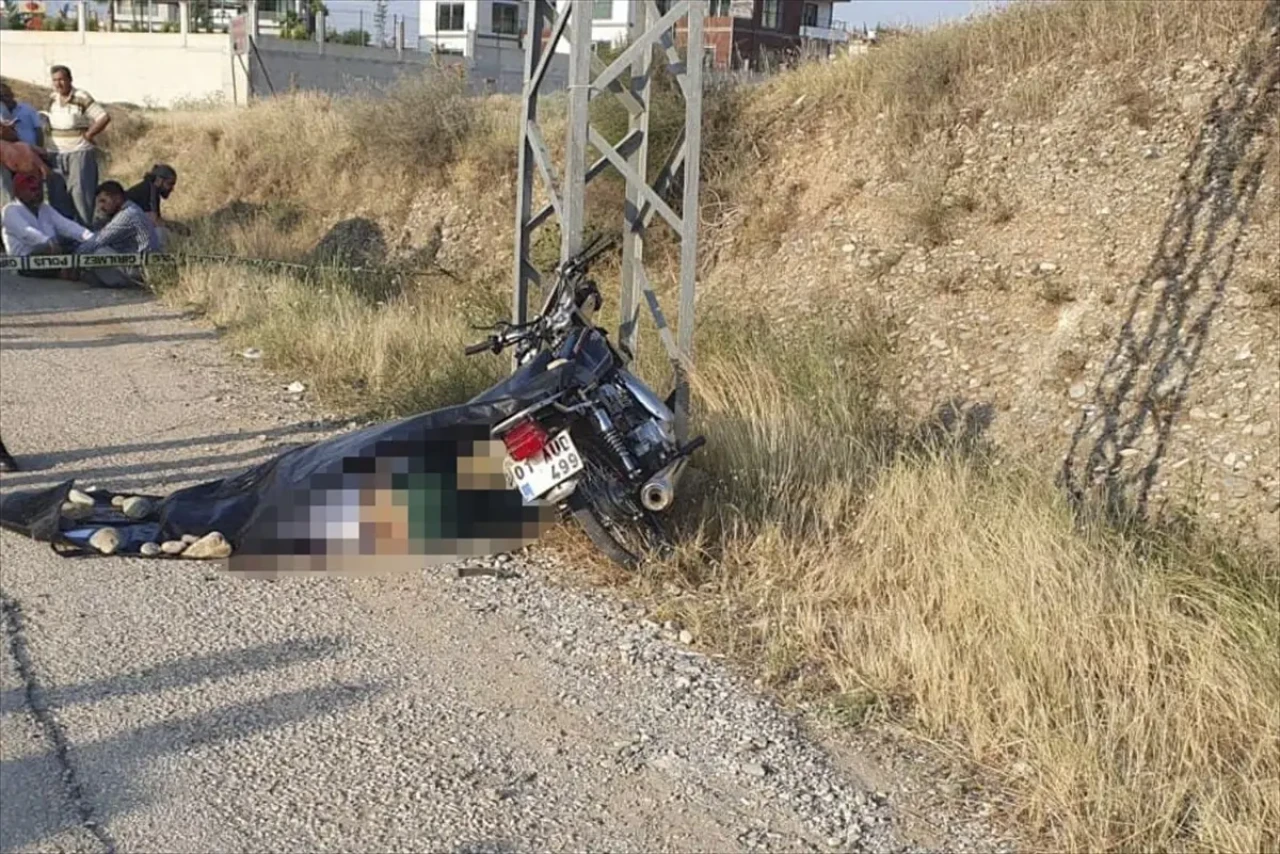 Adana'da Motosiklet Kazası: Mehmet Deniz Ş. Hayatını Kaybetti!