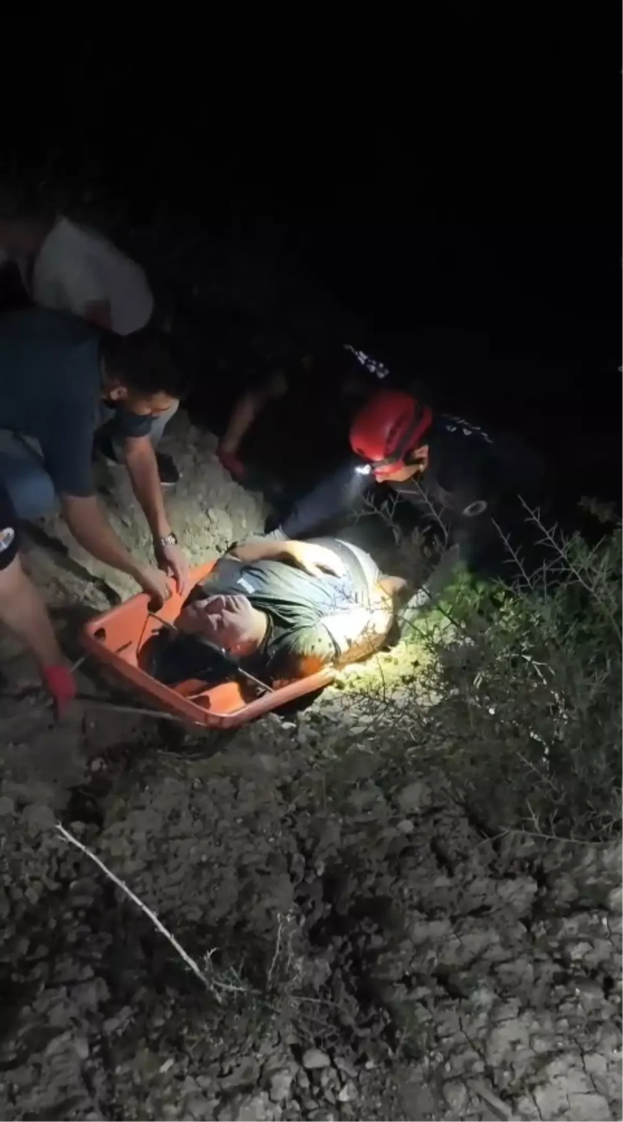 Adana'da Trafik Kazasında Uçuruma Yuvarlanan Araçta 3 Kişi Yaralandı!