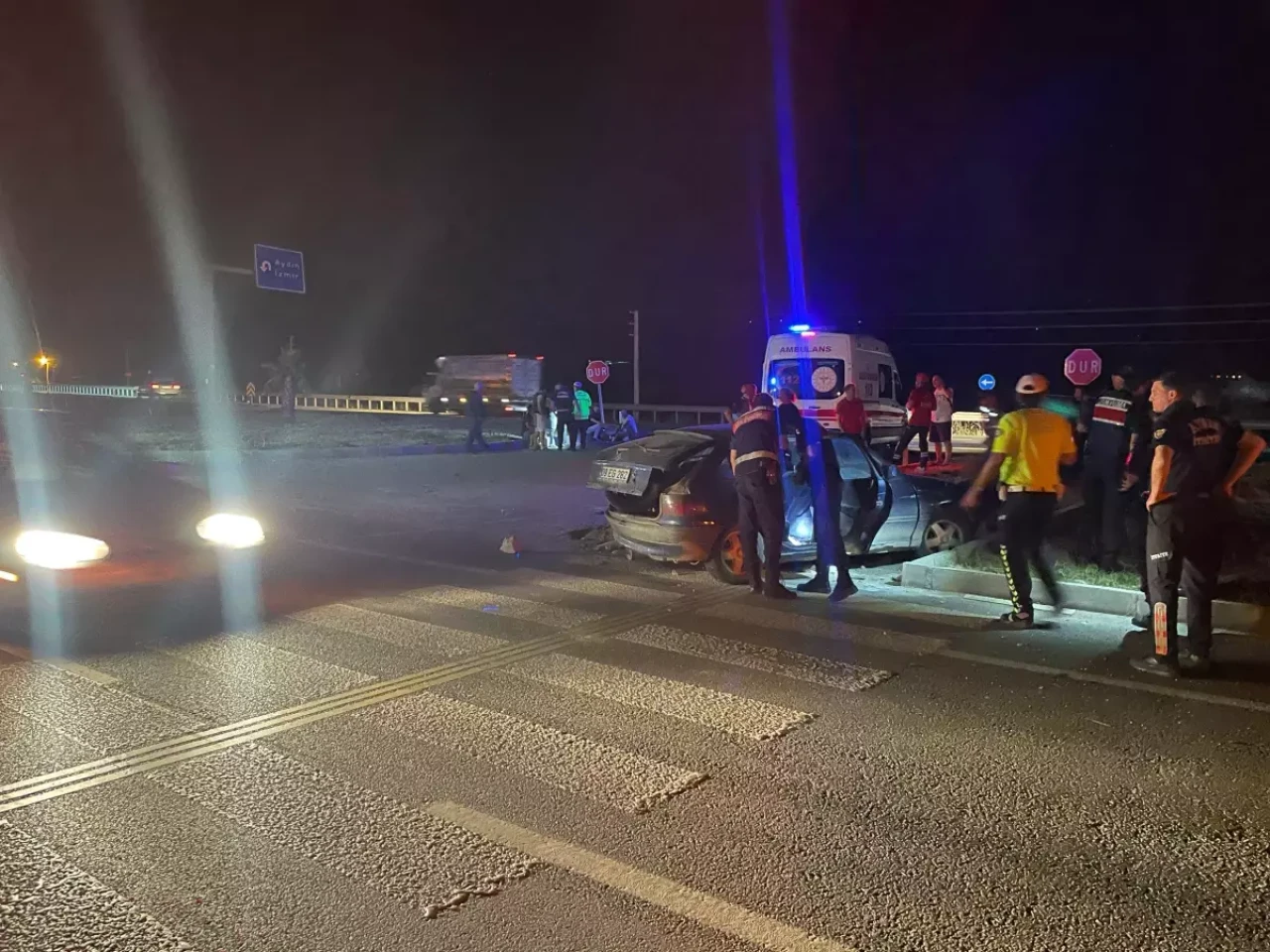 Aydın'da Trafik Kazası: 2 Kişi Öldü, 3 Kişi Yaralandı!